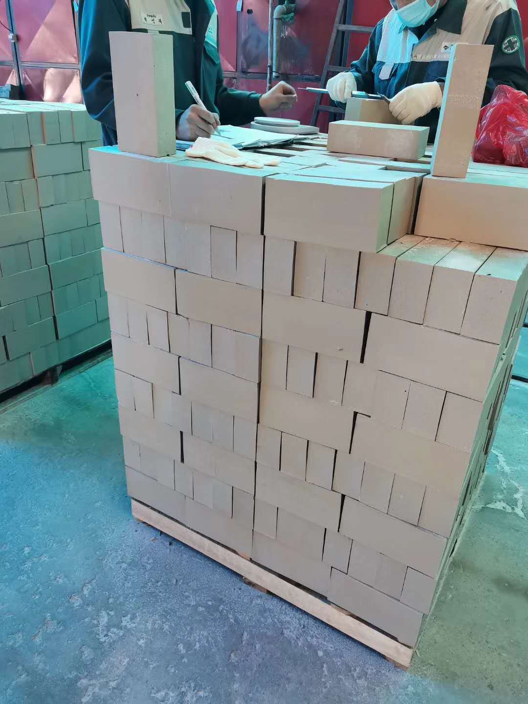 65厚耐酸磚今年處于一直是缺貨狀態(tài)，而且價(jià)格高，那么為什么會(huì)出現(xiàn)這種情況